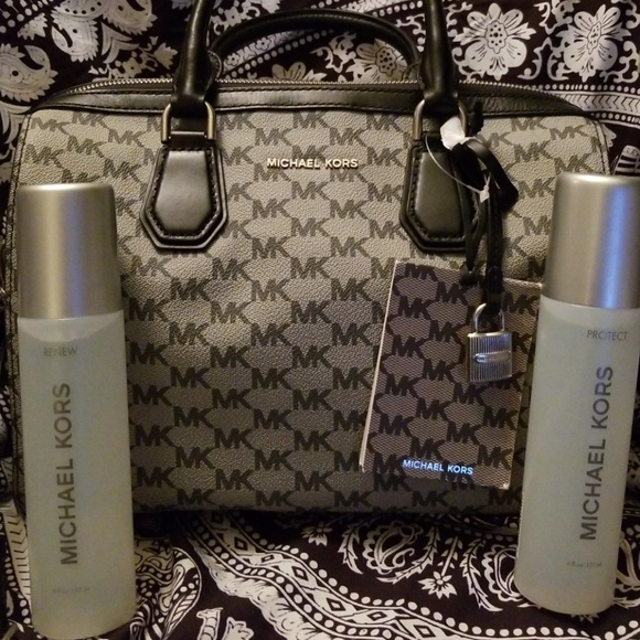 Michael Kors Handbags - LIMITED EDITION Michael Kors monogram bag